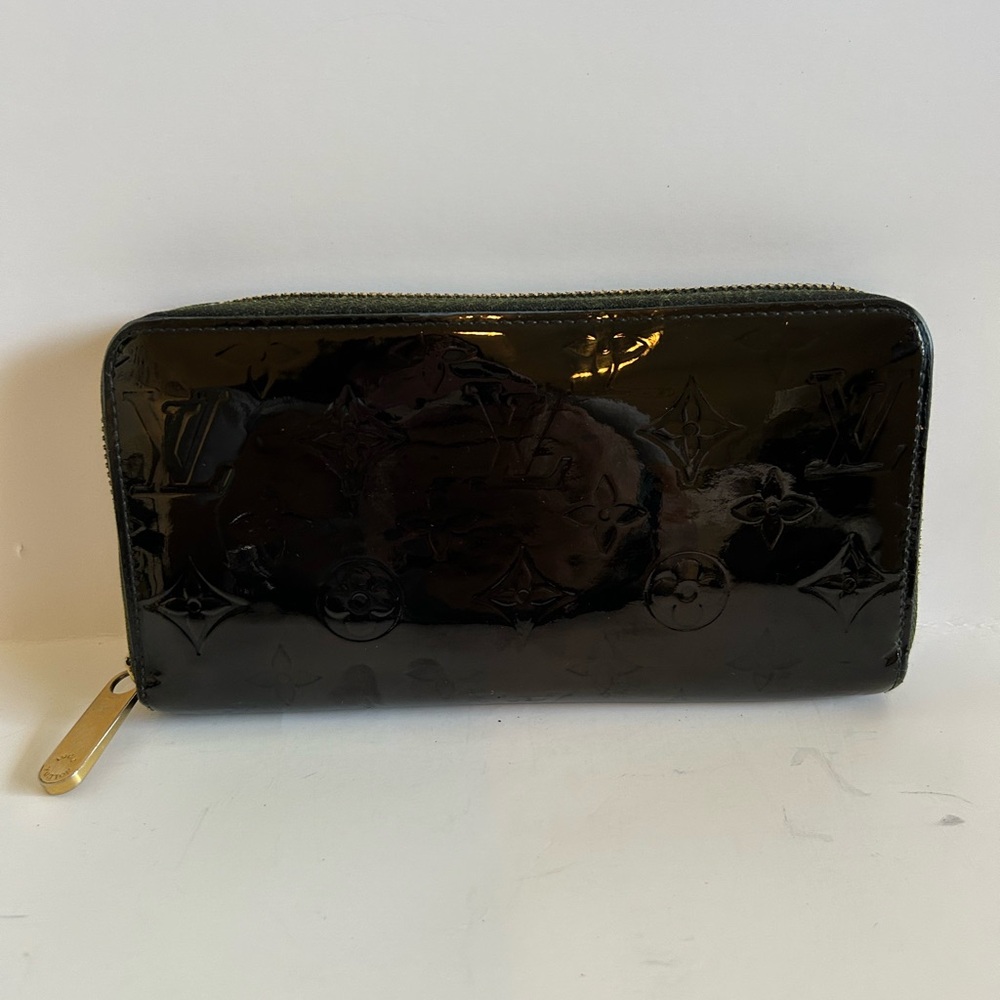 Louis Vuitton Vernis zipper  Black Patent Leather Wallet